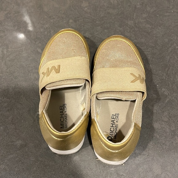 Michael Kors Toddler shoes size 9 gold - Picture 2 of 5